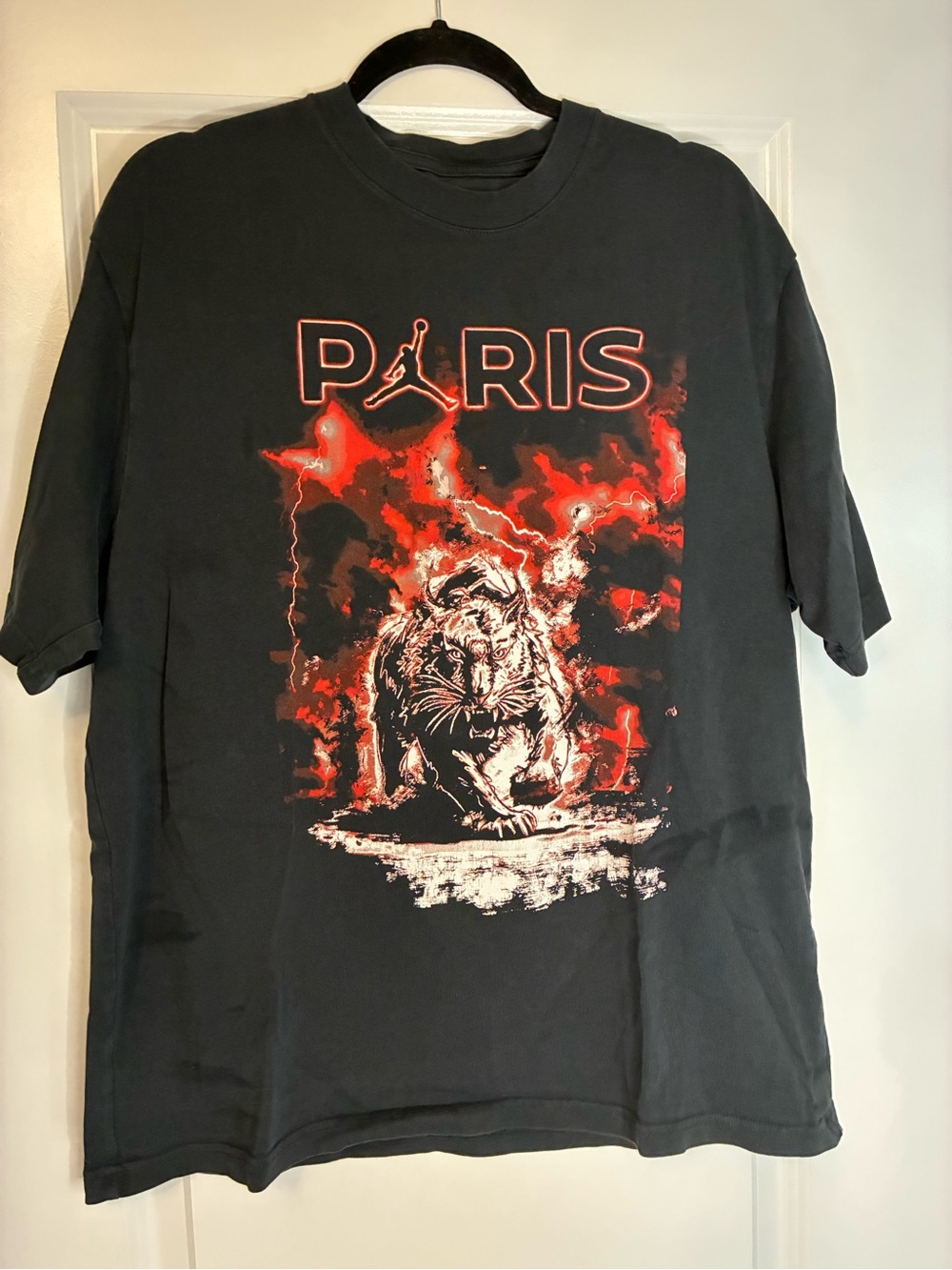 Men Jordan Paris Tee with white tiger graphic and red lightning bolts size L